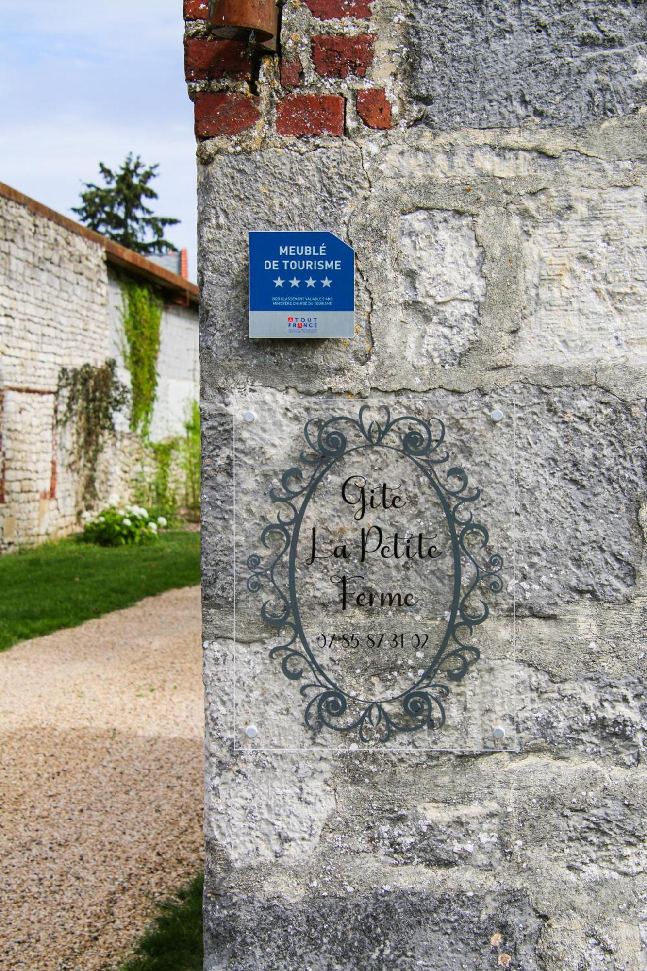 Gite La Petite Ferme Clermont-les-Fermes Ngoại thất bức ảnh